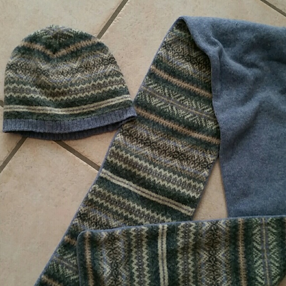 L.L. Bean Hat & Scarf Set - Picture 1 of 5